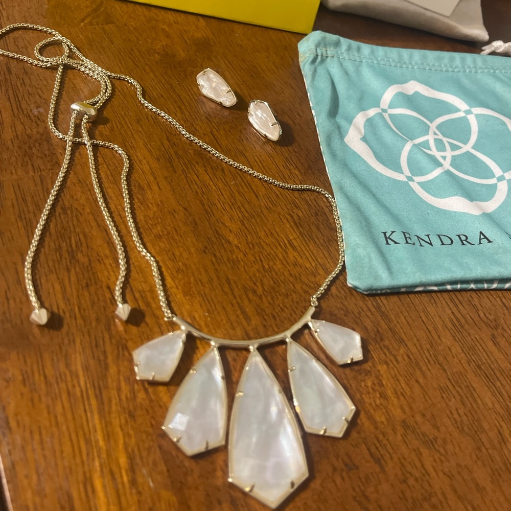 Kendra Scott gold necklace and earrings